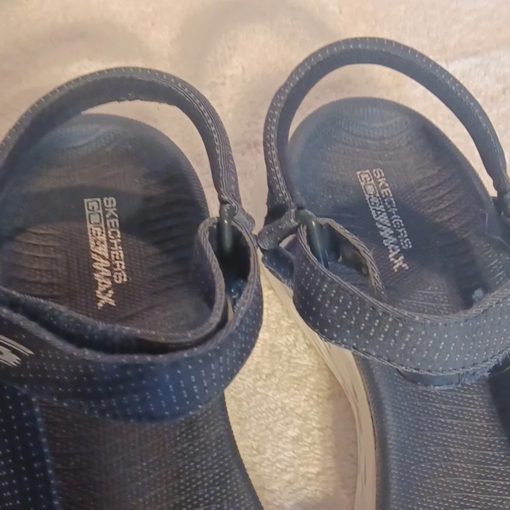 Skechers  GoGa Max sandals women's size 7 blue